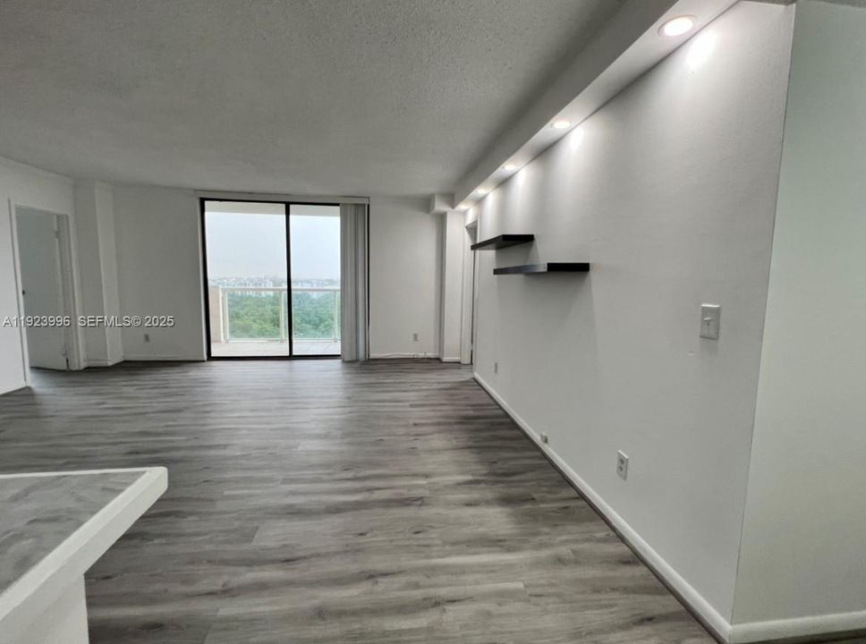 For Rent: $2,150 (2 beds, 2 baths, 1050 Square Feet)