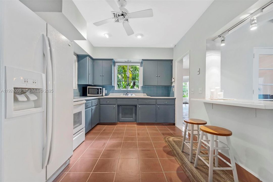 For Sale: $1,900,000 (4 beds, 3 baths, 1932 Square Feet)