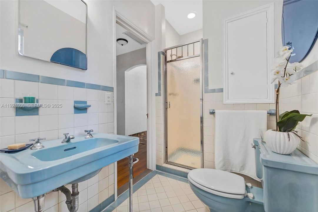 For Sale: $1,900,000 (4 beds, 3 baths, 1932 Square Feet)