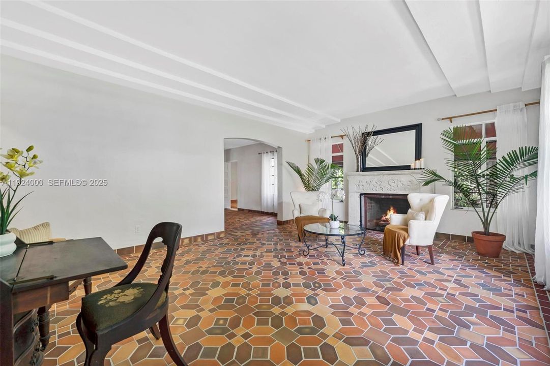 For Sale: $1,900,000 (4 beds, 3 baths, 1932 Square Feet)