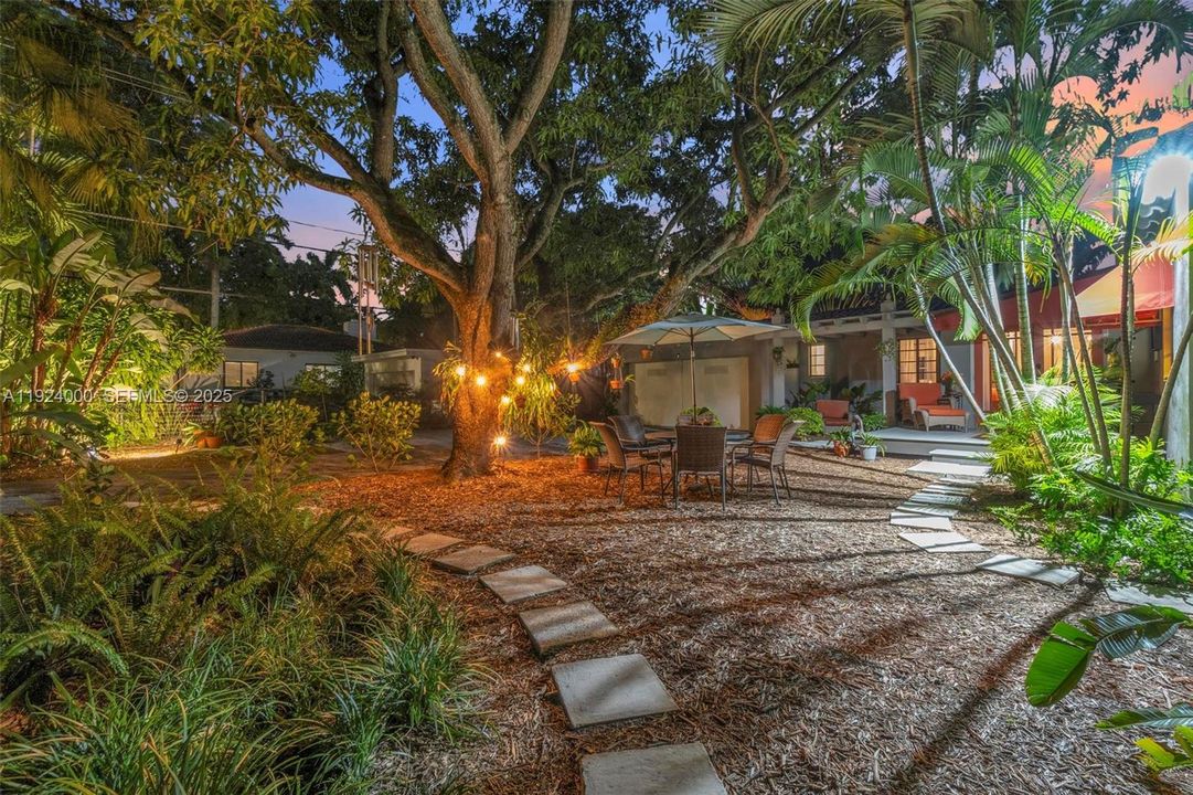 For Sale: $1,900,000 (4 beds, 3 baths, 1932 Square Feet)