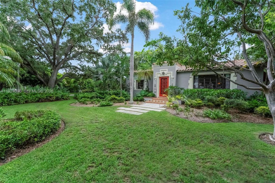 For Sale: $1,900,000 (4 beds, 3 baths, 1932 Square Feet)