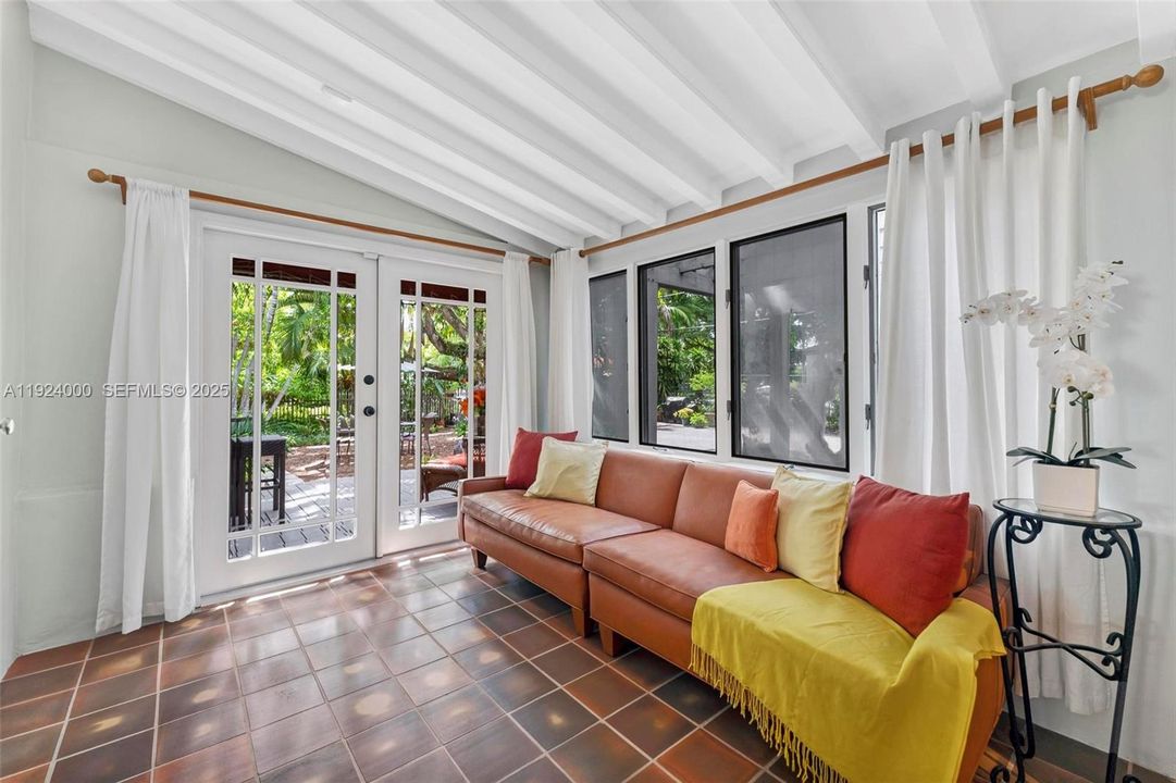 For Sale: $1,900,000 (4 beds, 3 baths, 1932 Square Feet)