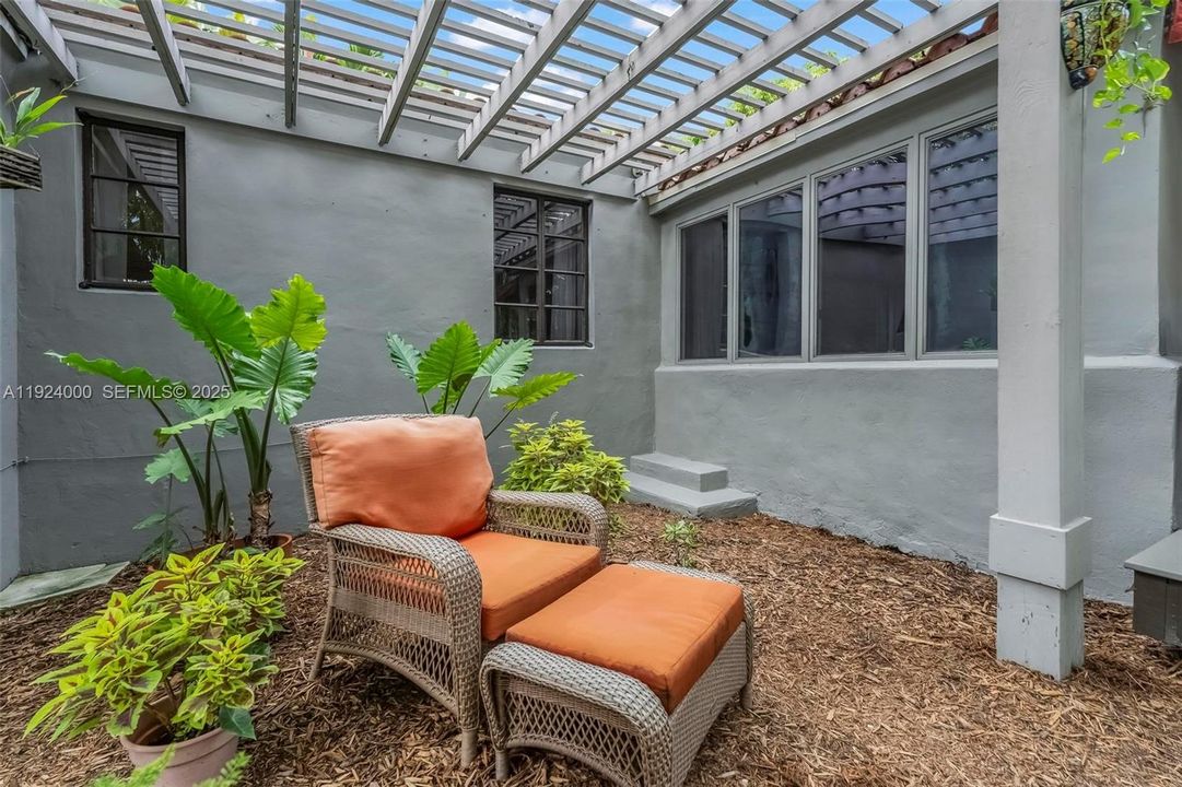 For Sale: $1,900,000 (4 beds, 3 baths, 1932 Square Feet)