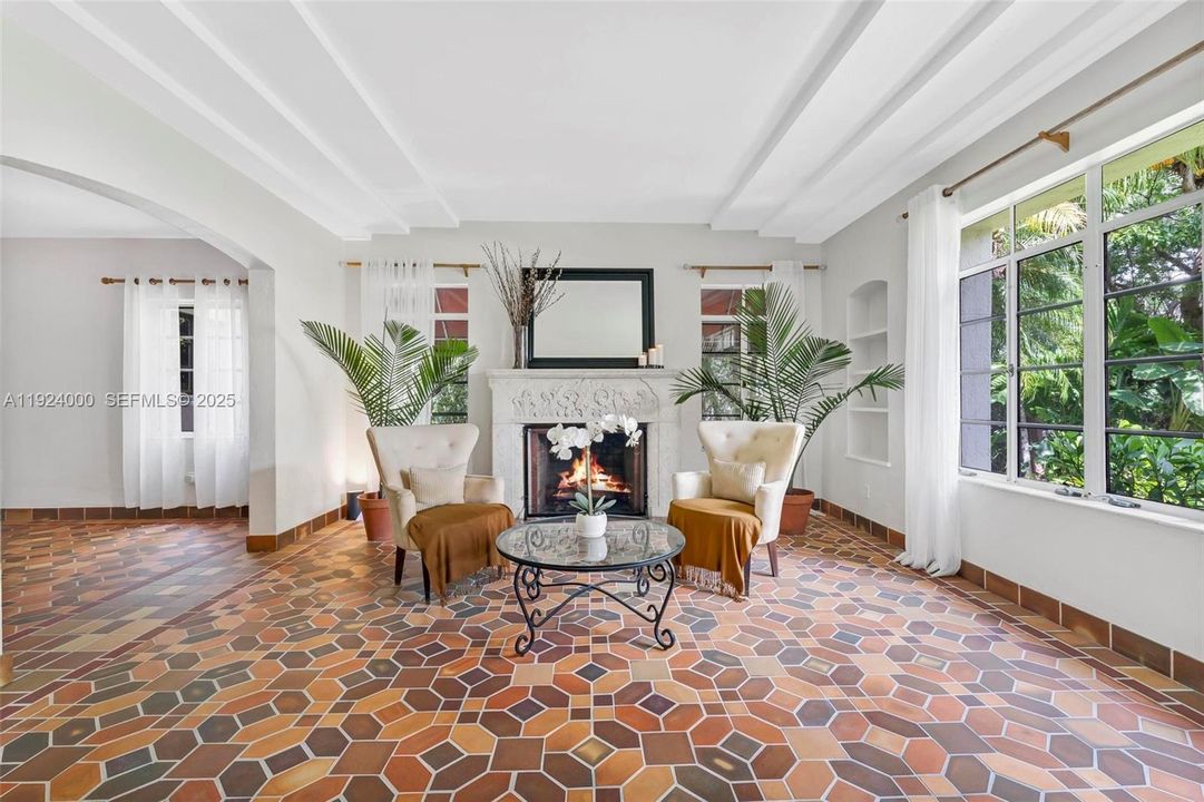 For Sale: $1,900,000 (4 beds, 3 baths, 1932 Square Feet)