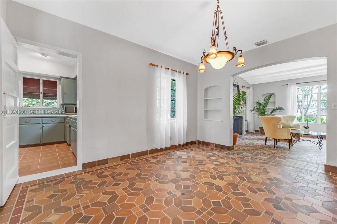 For Sale: $1,900,000 (4 beds, 3 baths, 1932 Square Feet)