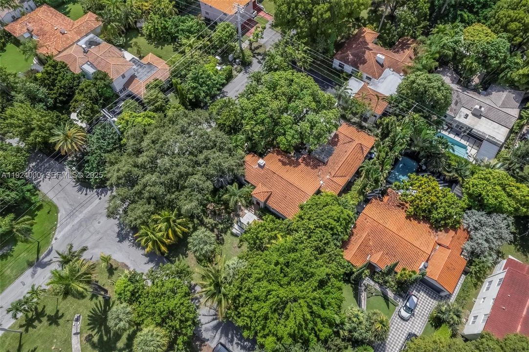 For Sale: $1,900,000 (4 beds, 3 baths, 1932 Square Feet)