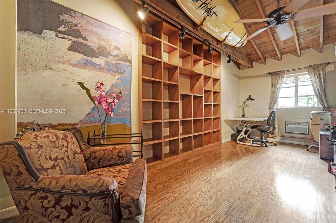 For Sale: $1,900,000 (4 beds, 3 baths, 1932 Square Feet)