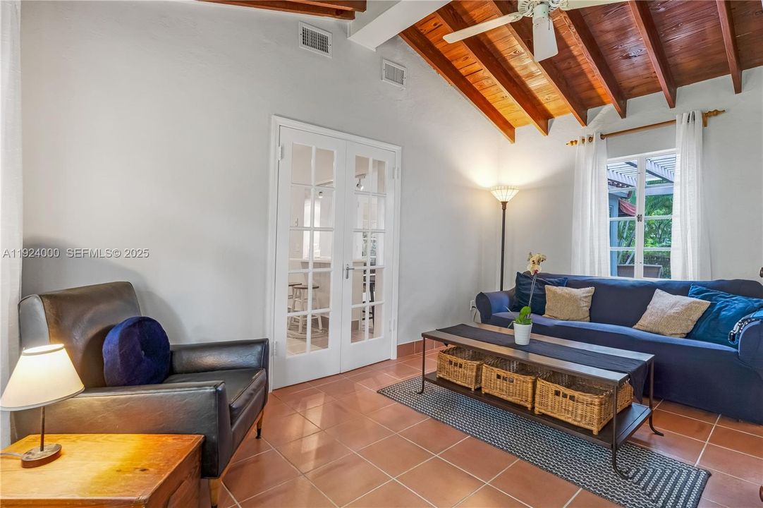 For Sale: $1,900,000 (4 beds, 3 baths, 1932 Square Feet)