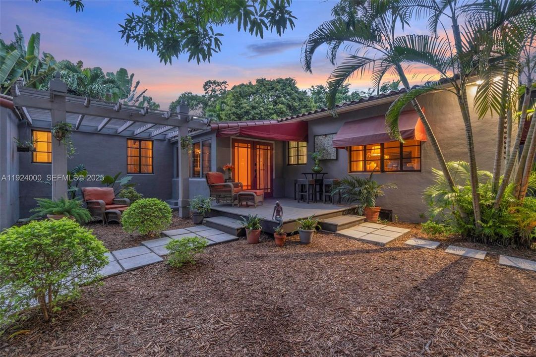 For Sale: $1,900,000 (4 beds, 3 baths, 1932 Square Feet)