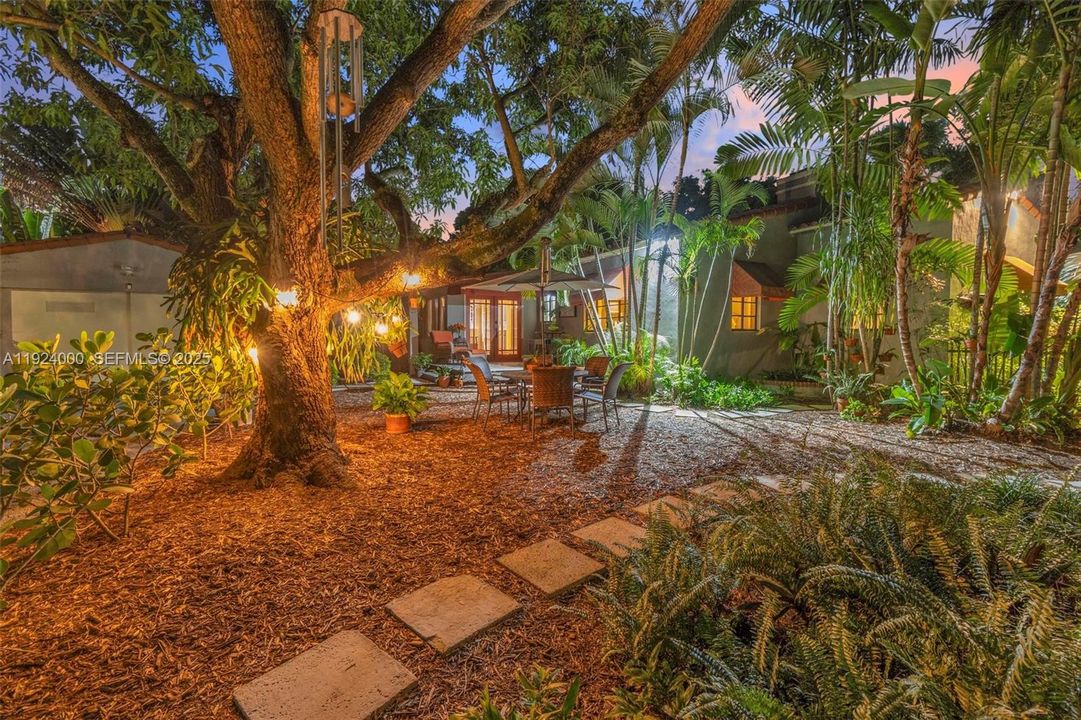 For Sale: $1,900,000 (4 beds, 3 baths, 1932 Square Feet)