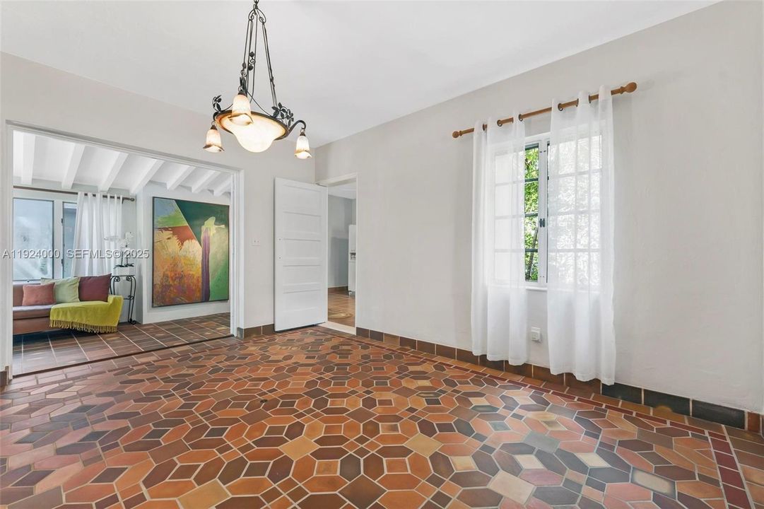 For Sale: $1,900,000 (4 beds, 3 baths, 1932 Square Feet)