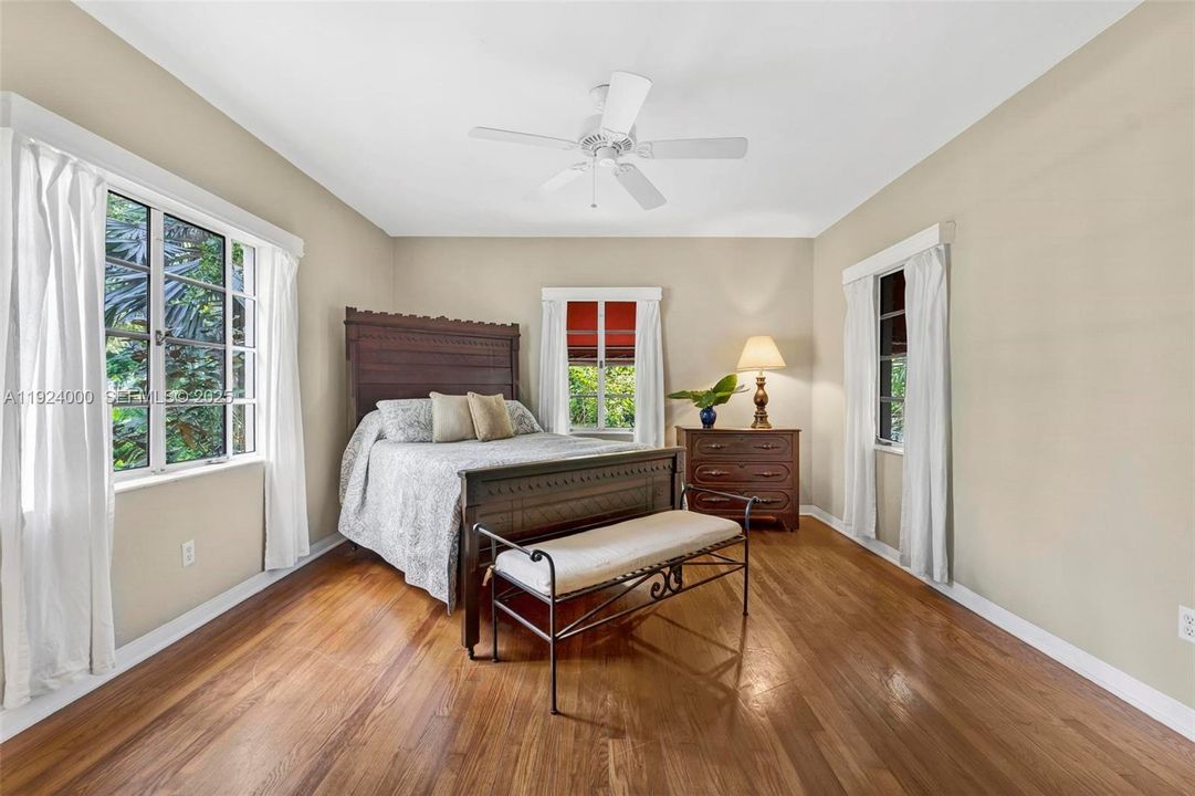 For Sale: $1,900,000 (4 beds, 3 baths, 1932 Square Feet)