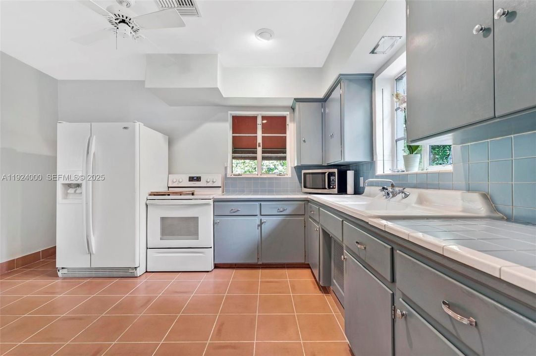 For Sale: $1,900,000 (4 beds, 3 baths, 1932 Square Feet)