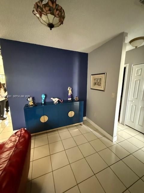 For Rent: $3,000 (2 beds, 1 baths, 928 Square Feet)