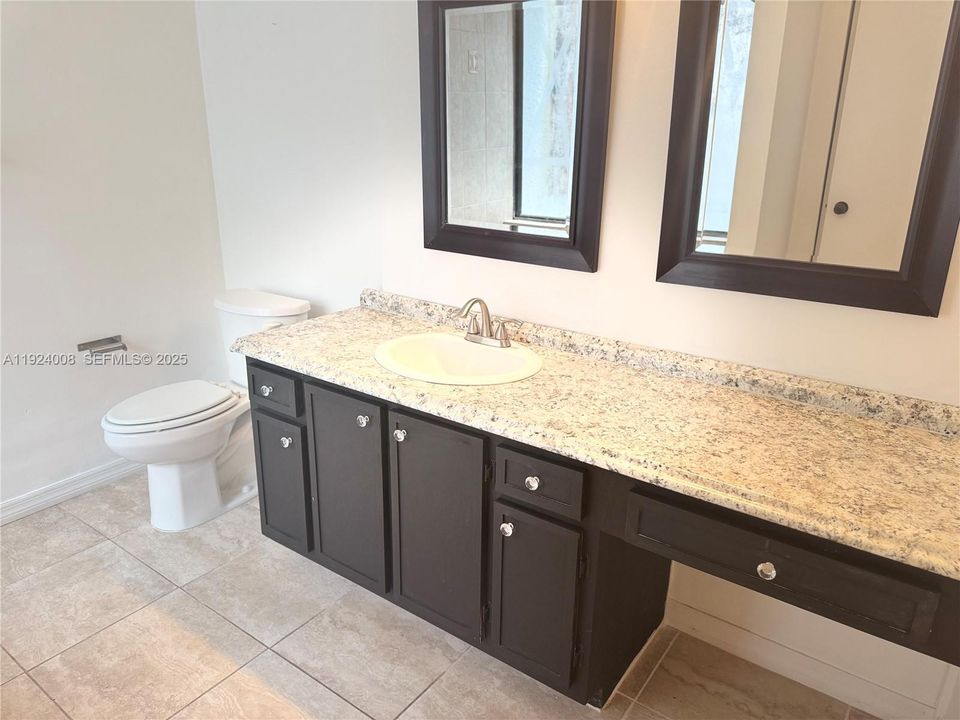 出租: $2,475 (2 贝兹, 2 浴室, 1230 平方英尺)