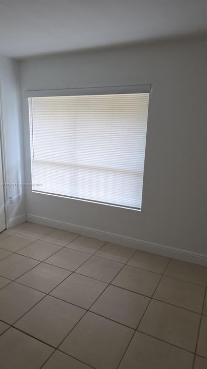 Под контрактом: $2,050 (2 спален, 2 ванн, 1256 Квадратных фут)