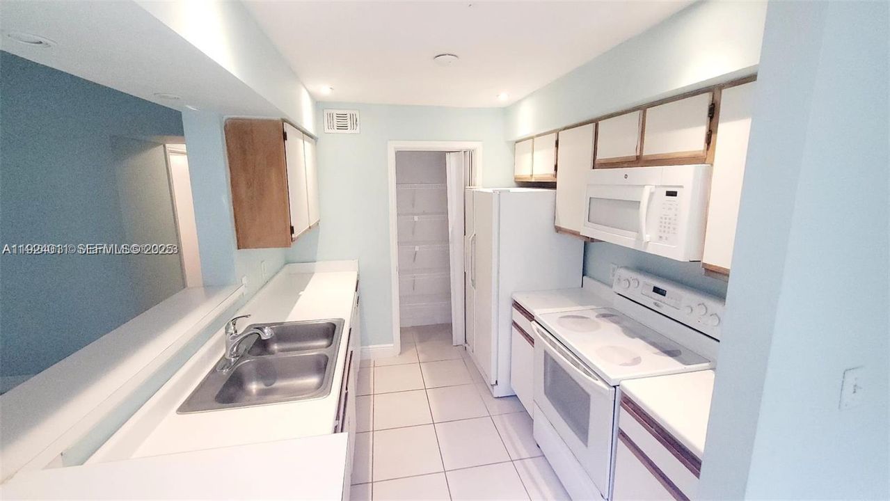 For Rent: $2,100 (2 beds, 2 baths, 1256 Square Feet)