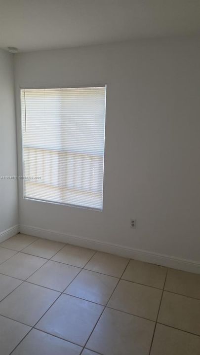 Под контрактом: $2,050 (2 спален, 2 ванн, 1256 Квадратных фут)