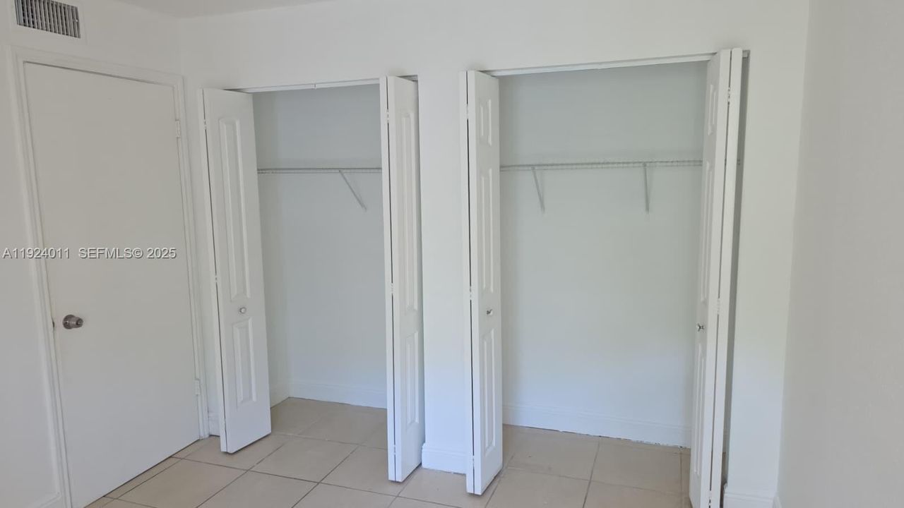 Под контрактом: $2,050 (2 спален, 2 ванн, 1256 Квадратных фут)