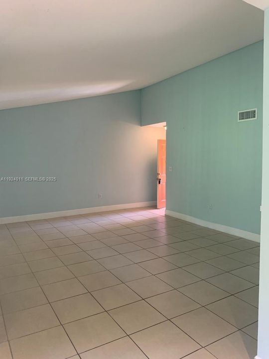 For Rent: $2,100 (2 beds, 2 baths, 1256 Square Feet)
