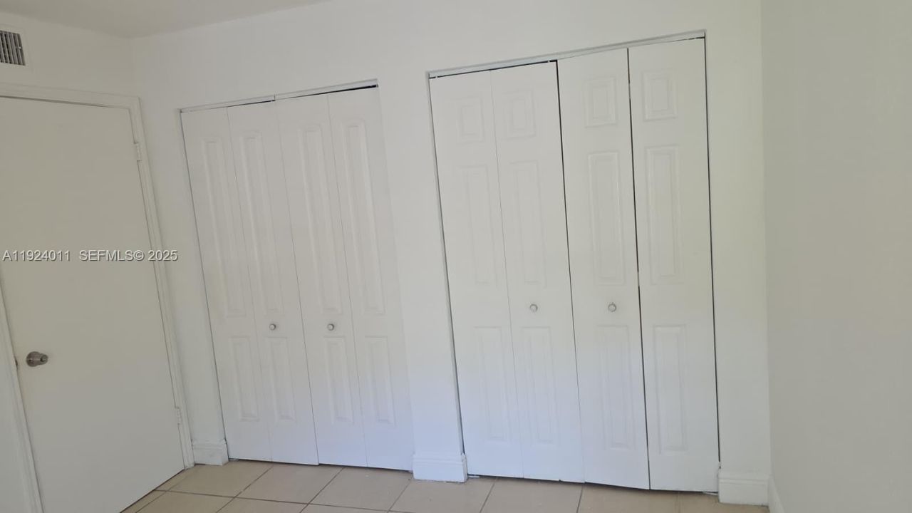 Под контрактом: $2,050 (2 спален, 2 ванн, 1256 Квадратных фут)