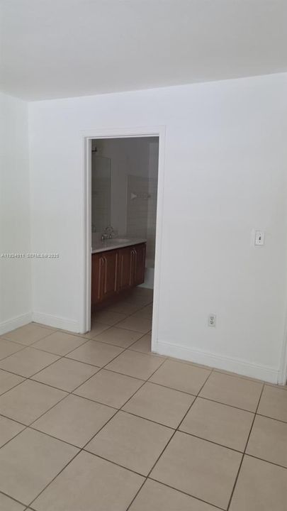 Под контрактом: $2,050 (2 спален, 2 ванн, 1256 Квадратных фут)