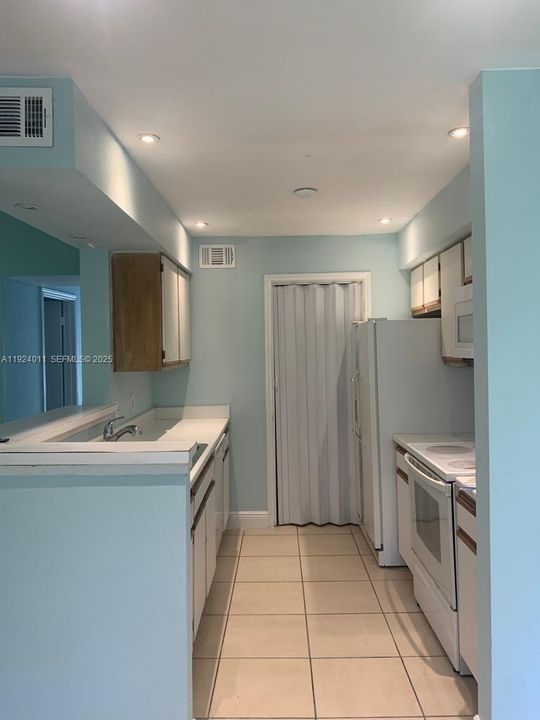 For Rent: $2,100 (2 beds, 2 baths, 1256 Square Feet)