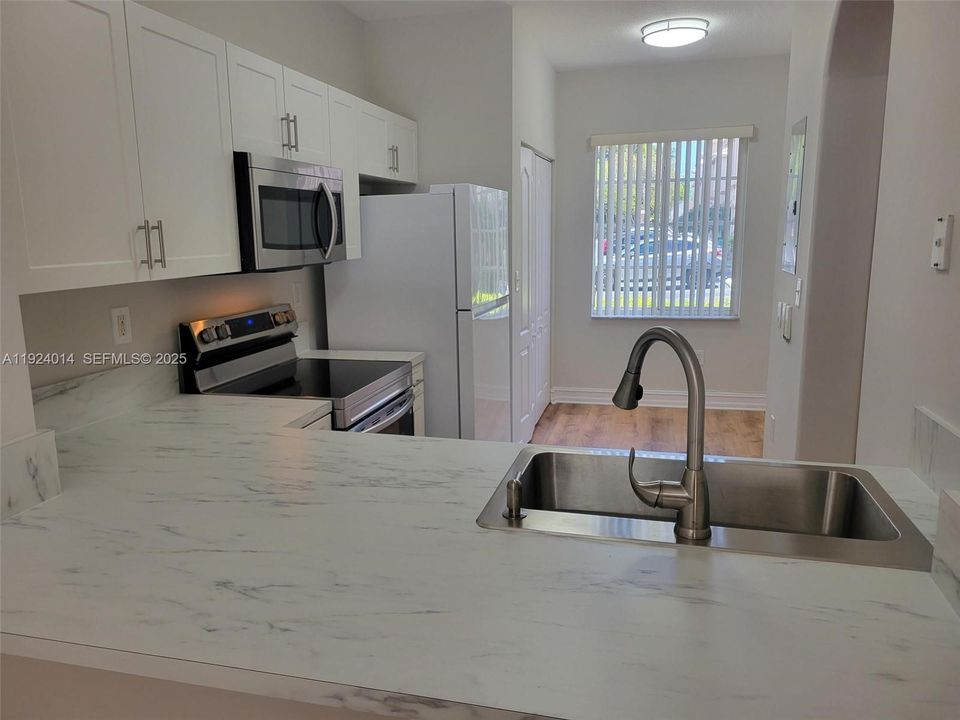 For Sale: $360,000 (2 beds, 2 baths, 1120 Square Feet)