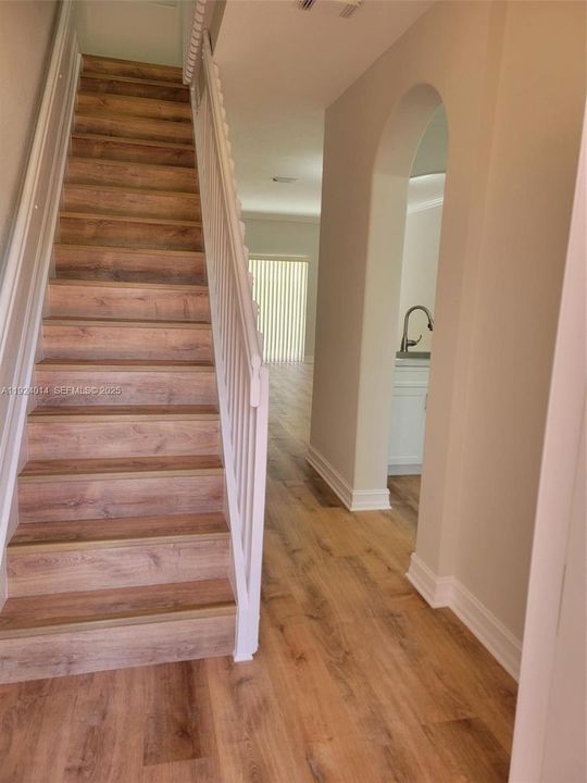 For Sale: $360,000 (2 beds, 2 baths, 1120 Square Feet)