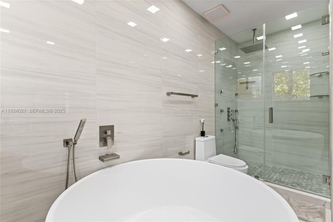 For Sale: $1,199,900 (5 beds, 3 baths, 3087 Square Feet)