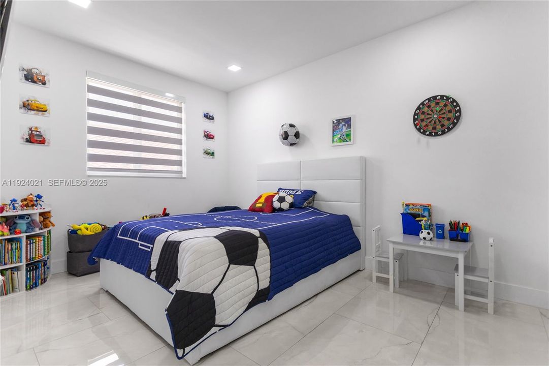 For Sale: $1,199,900 (5 beds, 3 baths, 3087 Square Feet)