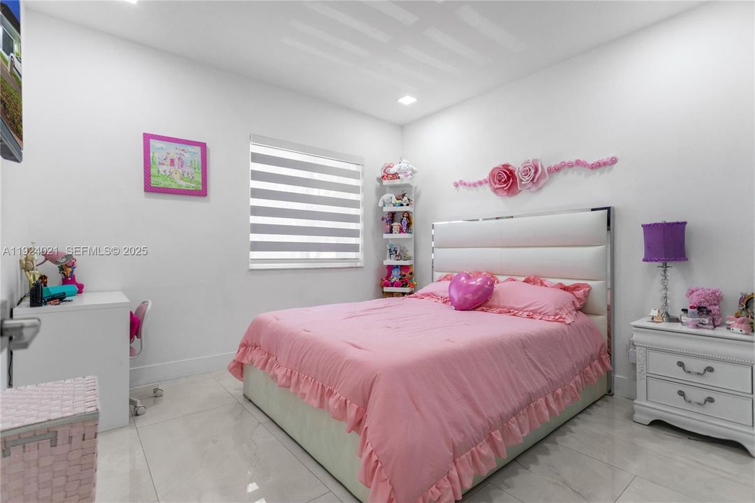 For Sale: $1,199,900 (5 beds, 3 baths, 3087 Square Feet)