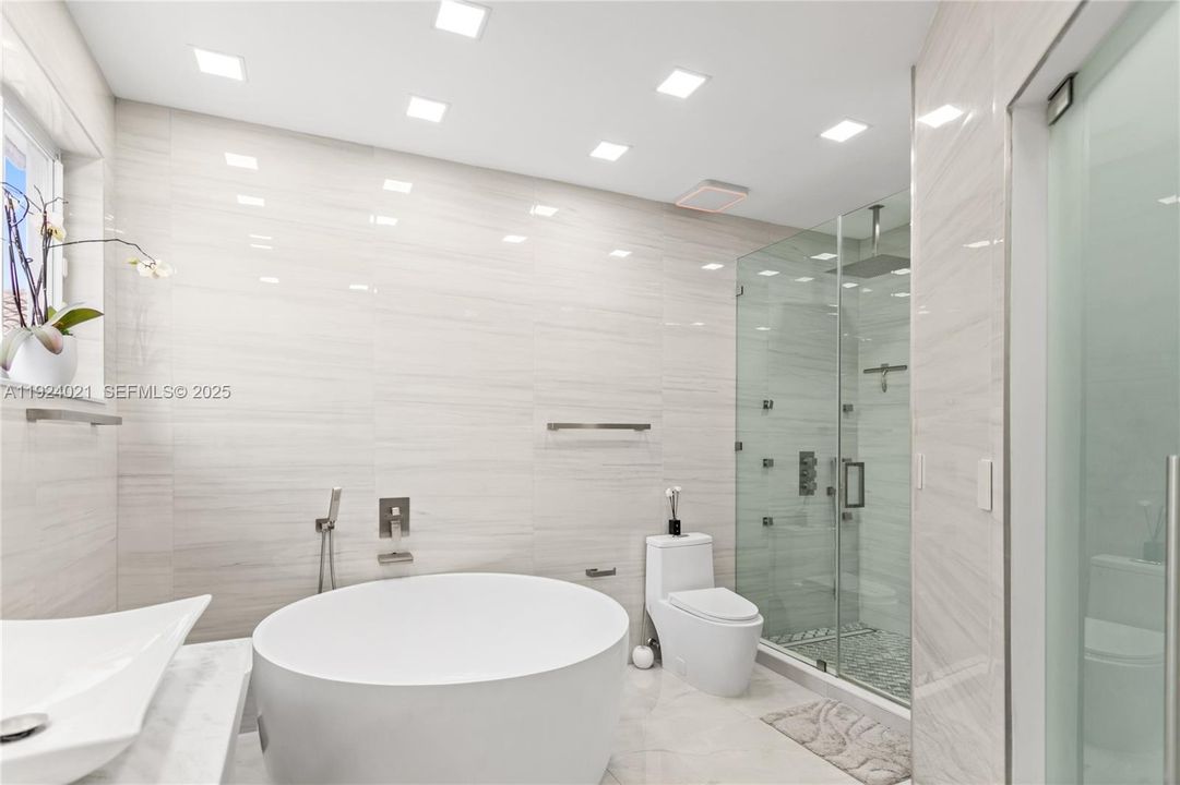 For Sale: $1,199,900 (5 beds, 3 baths, 3087 Square Feet)