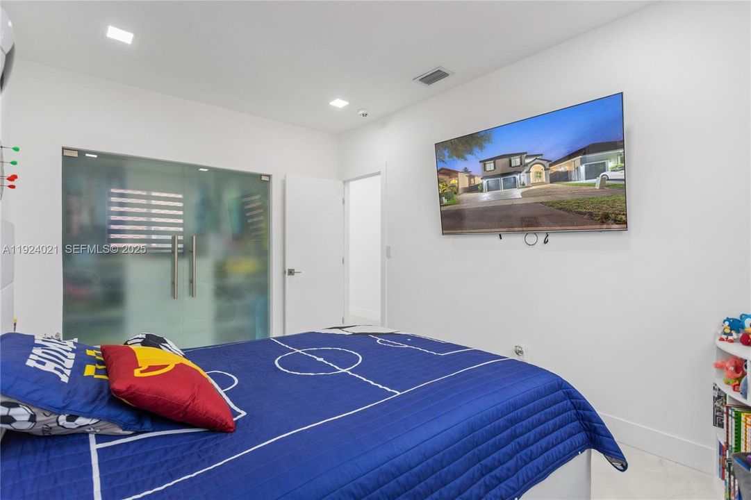 For Sale: $1,199,900 (5 beds, 3 baths, 3087 Square Feet)