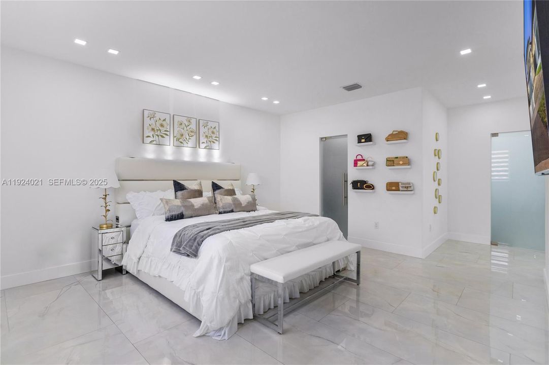 For Sale: $1,199,900 (5 beds, 3 baths, 3087 Square Feet)