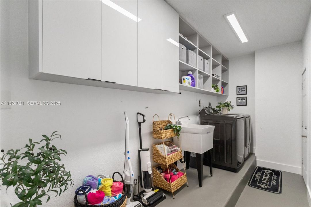 For Sale: $1,199,900 (5 beds, 3 baths, 3087 Square Feet)