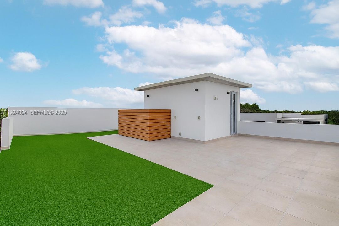 For Sale: $2,700,000 (3 beds, 4 baths, 3145 Square Feet)