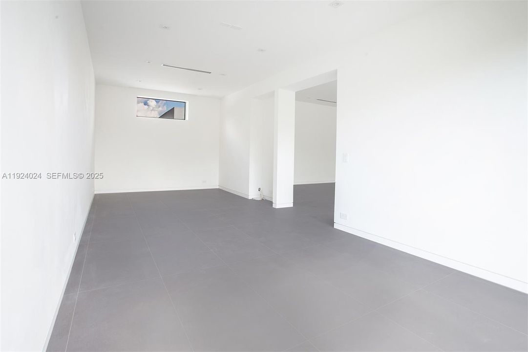 For Sale: $2,700,000 (3 beds, 4 baths, 3145 Square Feet)