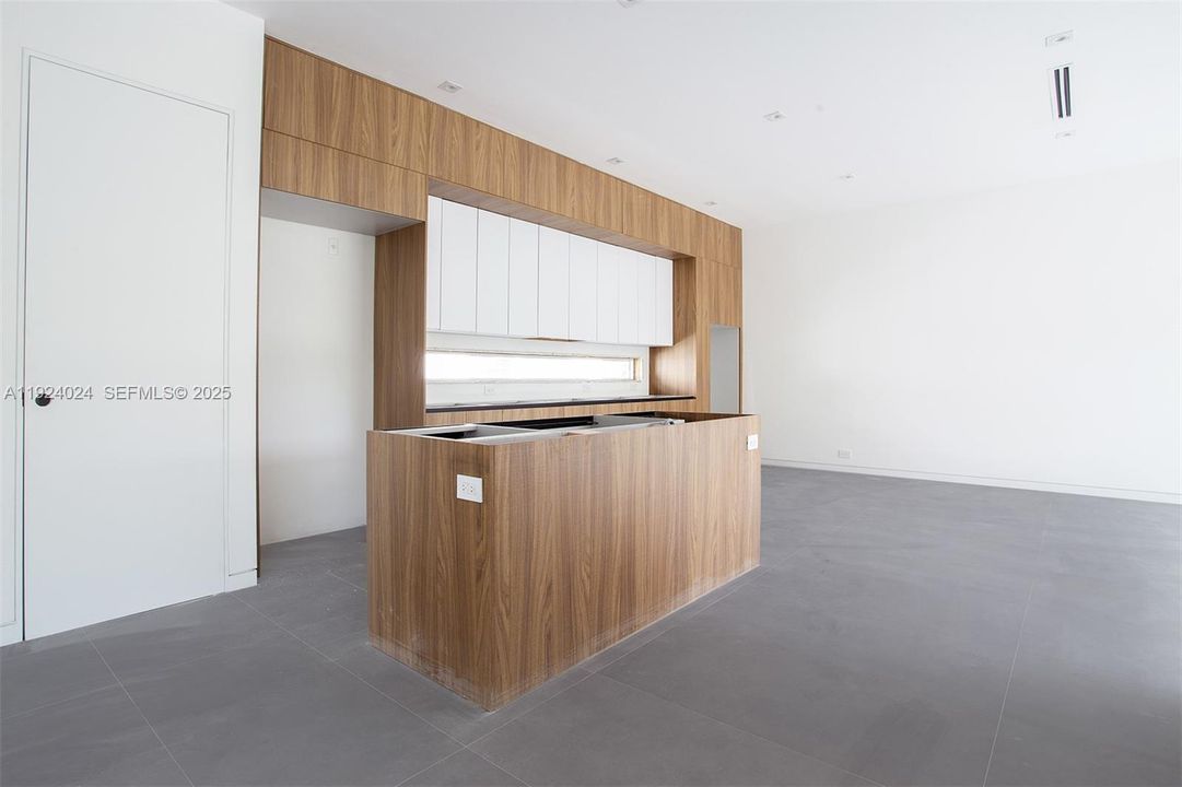 For Sale: $2,700,000 (3 beds, 4 baths, 3145 Square Feet)