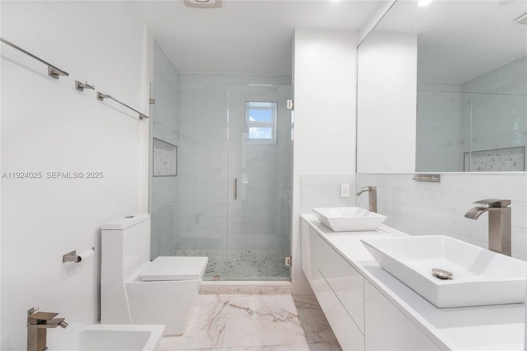 For Rent: $17,000 (3 beds, 3 baths, 1913 Square Feet)