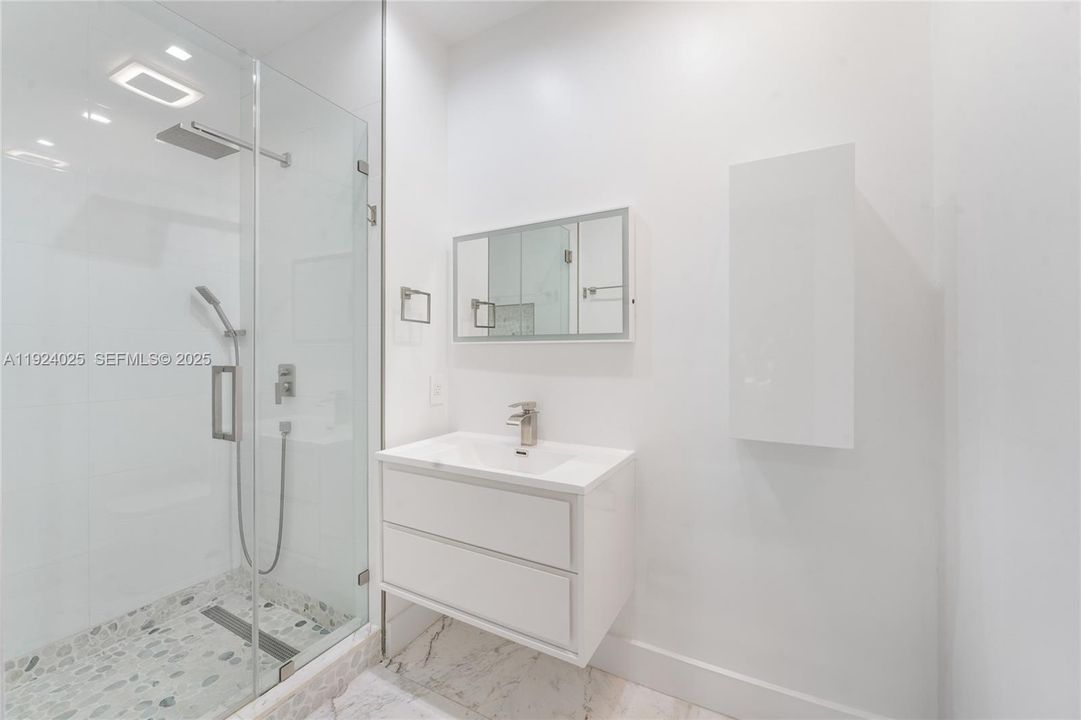 For Rent: $17,000 (3 beds, 3 baths, 1913 Square Feet)