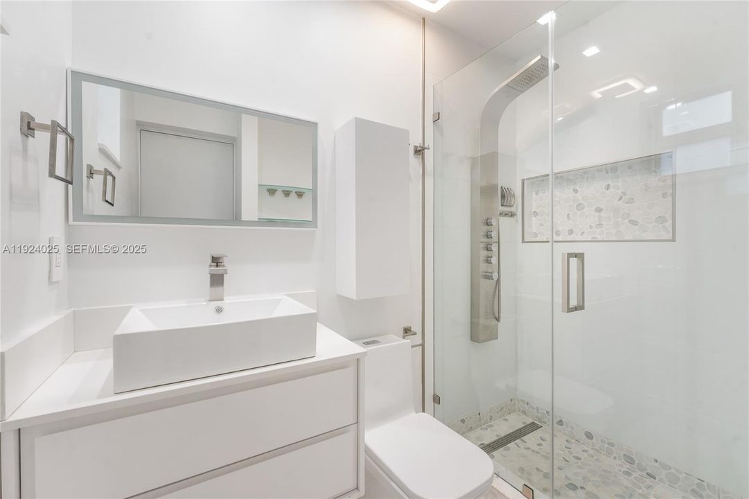 For Rent: $17,000 (3 beds, 3 baths, 1913 Square Feet)