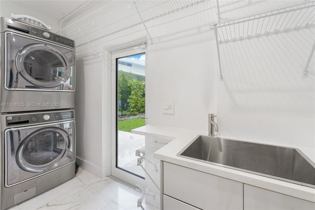 For Rent: $17,000 (3 beds, 3 baths, 1913 Square Feet)