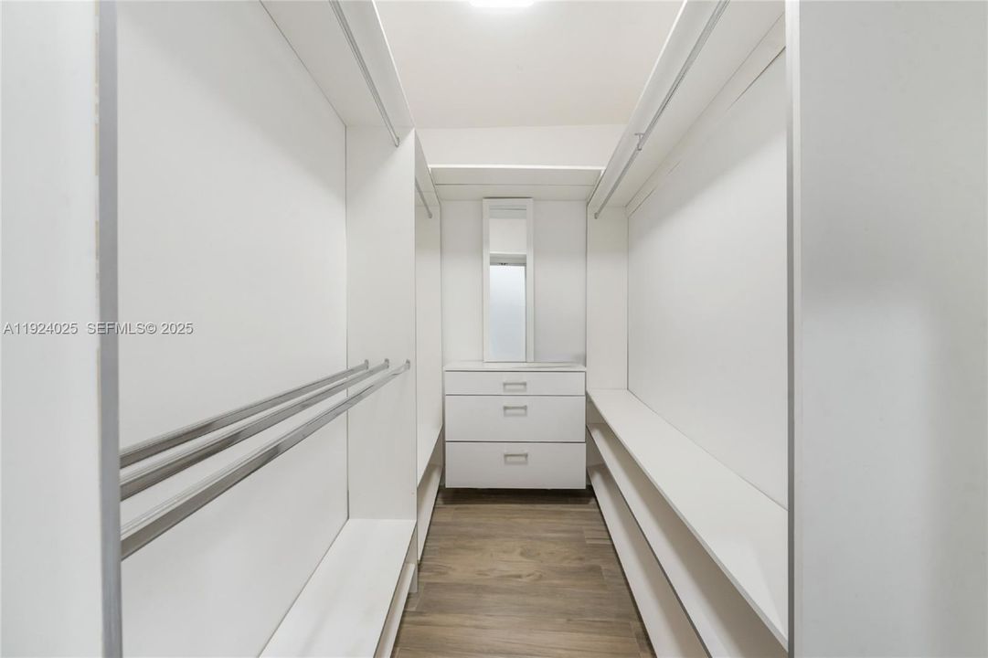 For Rent: $17,000 (3 beds, 3 baths, 1913 Square Feet)