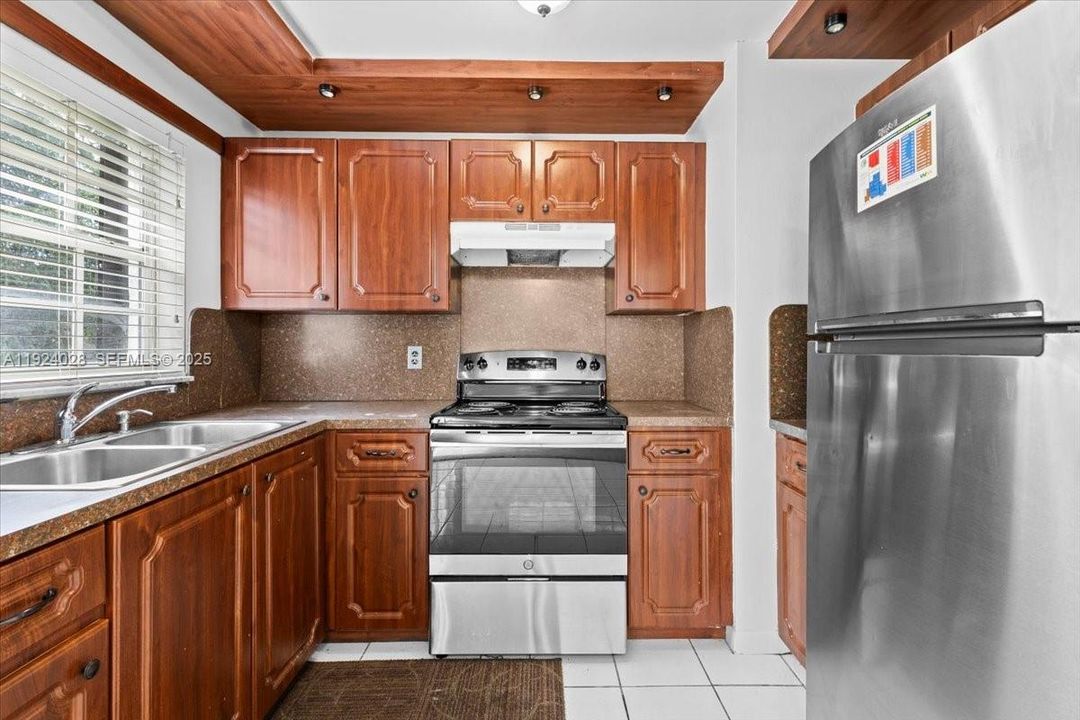 For Sale: $440,000 (3 beds, 2 baths, 1368 Square Feet)