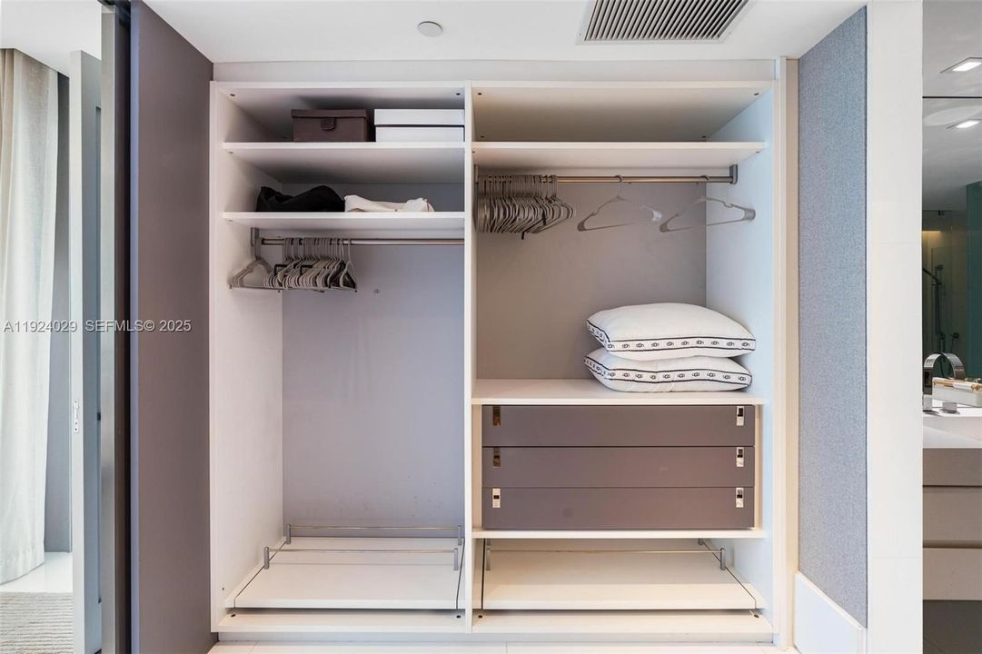 В аренду: $25,000 (4 спален, 4 ванн, 2485 Квадратных фут)