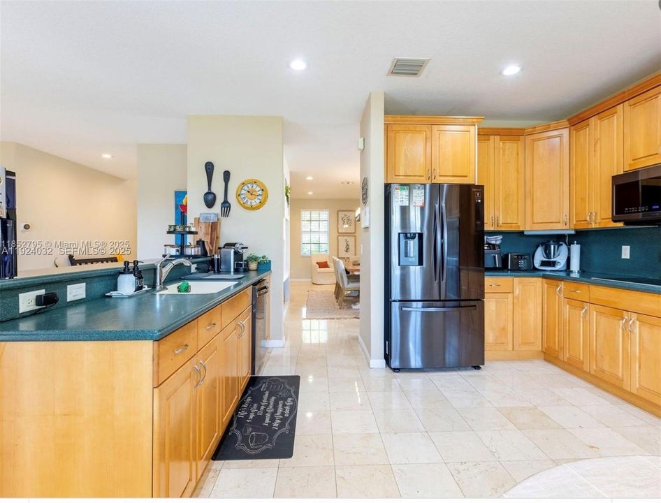 For Rent: $5,550 (5 beds, 4 baths, 3092 Square Feet)