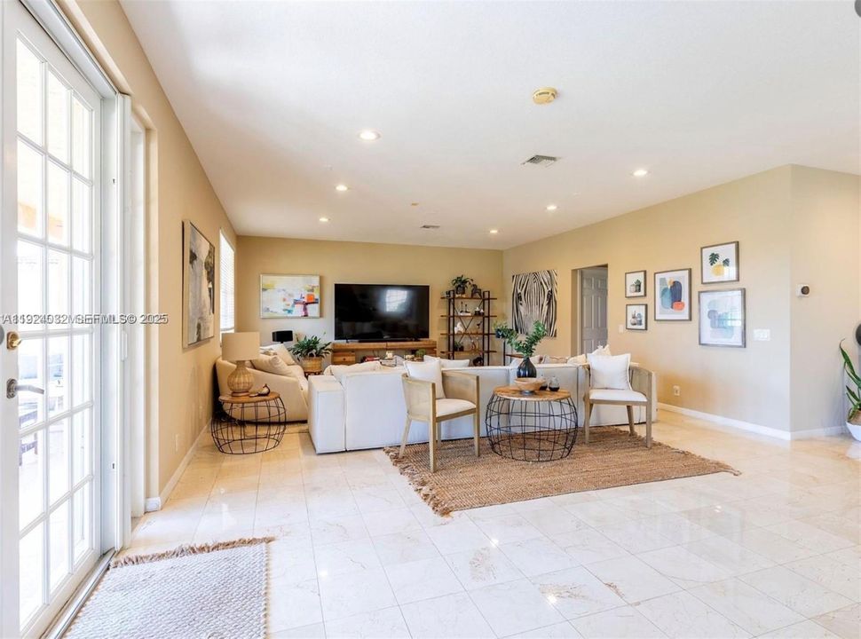 For Rent: $5,550 (5 beds, 4 baths, 3092 Square Feet)