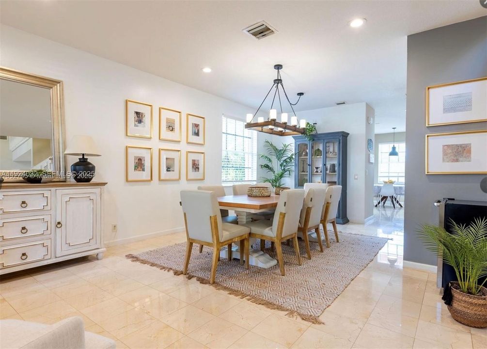 For Rent: $5,550 (5 beds, 4 baths, 3092 Square Feet)